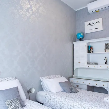 Duomo Walking Distance Elegant Flat With View Daire Milano