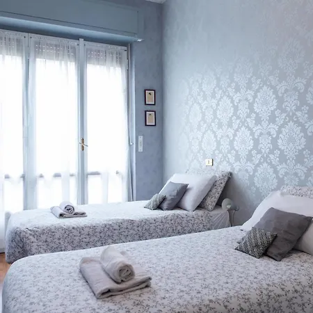 Duomo Walking Distance Elegant Flat With View Apartmán