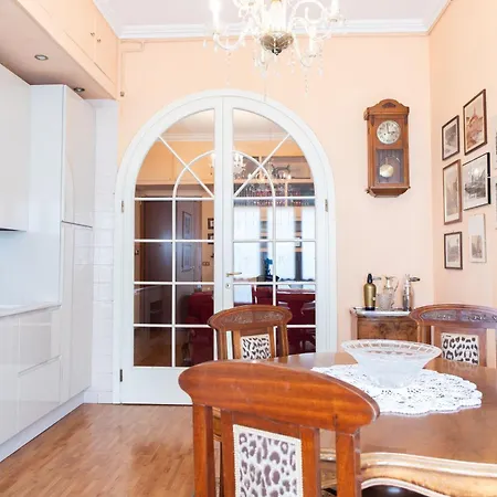Duomo Walking Distance Elegant Flat With View Apartmán *