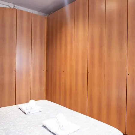 Duomo Walking Distance Elegant Flat With View Milaan